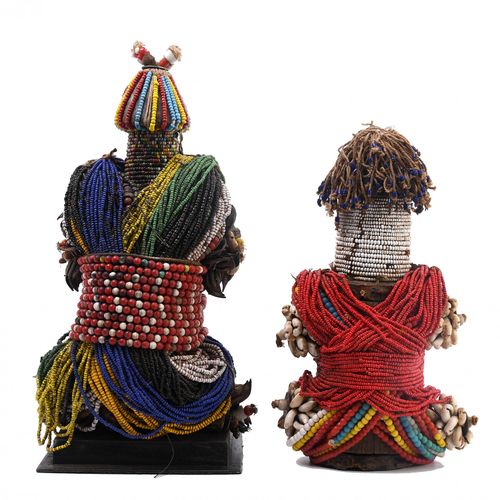 Kameroen, Fali, two beaded dolls Camerun, Fali, due bambole con perline h. 25 e &hellip;
