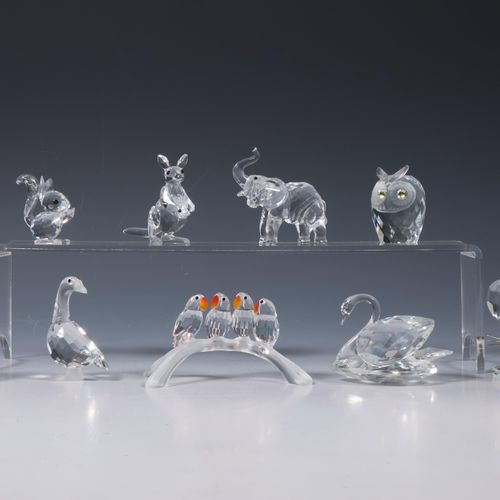 Swarovski, negen kristalglazen dier figuren; 施华洛世奇，九个水晶玻璃动物雕像；包括老鼠、刺猬、大象和猫头鹰。