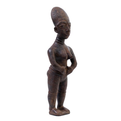 Ghana, Akan, a standing female figure Ghana, Akan, une figure féminine debout av&hellip;