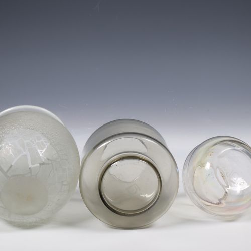 A. D. Copier (1901-1991), vier diverse glazen miniatuur vazen; ca. 1930; A. D. C&hellip;