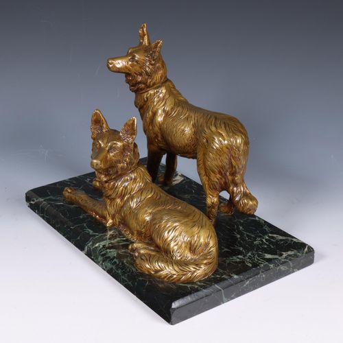 D. H. Chiparus (1886-1947), gepatineerd bronzen sculptuur 'twee herdershonden', &hellip;