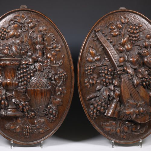 Duitsland, paar gestoken houten Schwarzwalder ovale plaquettes, ca. 1900; Deutsc&hellip;