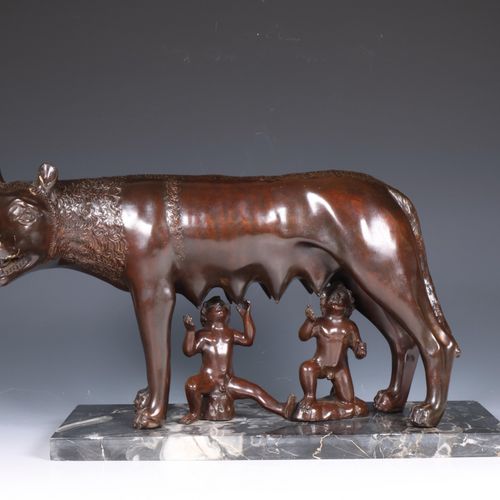 Italië, bruin gepatineerd gebronsd metalen sculptuur naar de Antieken, 'Remulus &hellip;