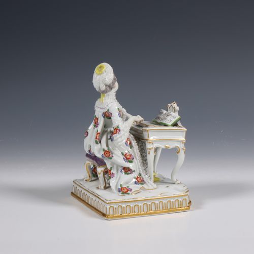 Meissen, porseleinen vormstuk, meisje achter pianola, 19e eeuw, Meissen, porcela&hellip;