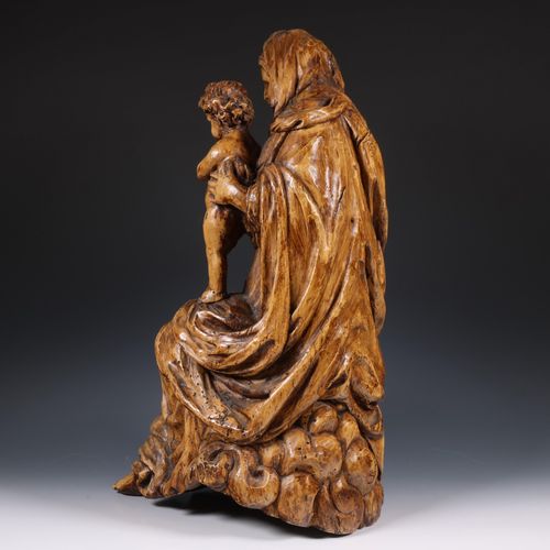 Frankrijk, houten gestoken sculptuur voorstellende Madonna met kind, 18e eeuw; F&hellip;