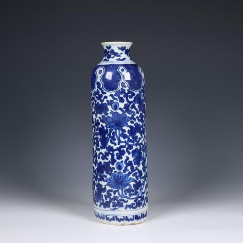 Delft, blauw wit aardewerk vaas, zgn. 'rolwagen', circa. 1700; 代尔夫特，蓝白陶器花瓶，所谓的 "&hellip;