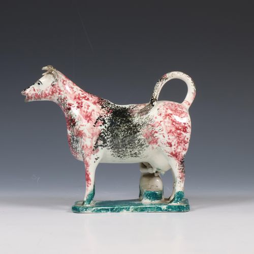 Mogelijk Frankrijk, polychrome aardewerken melkkan in de vorm van een koe, 19e e&hellip;
