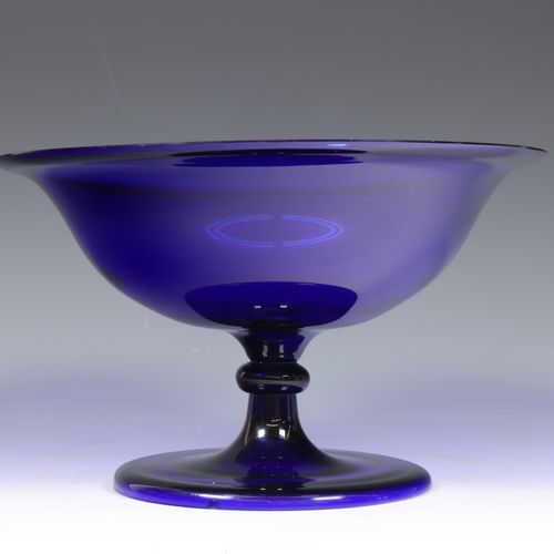Paul Würzler-Klopsch (1872-1937), blauw glazen tazza, ca. 1910; Paul Würzler-Klo&hellip;