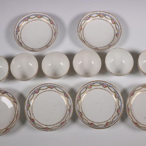Noyon, set van zes porseleinen kop en schotels, circa 1800, 诺永，一套六只瓷杯和瓷碟，约 1800 &hellip;