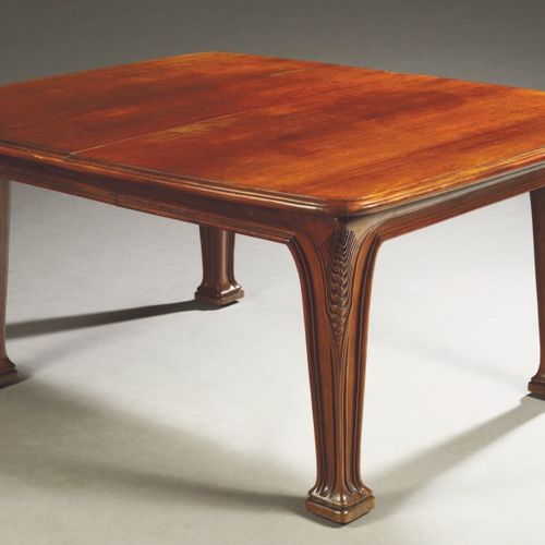 Louis MAJORELLE (1859-1926) Table de salle à manger en hêtre, quatre pieds massi&hellip;