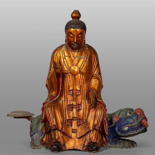 Dignitario in legno scolpito e dorato seduto su 木雕镀金权贵坐狮，中国明代晚期，17世纪
高 100 厘米