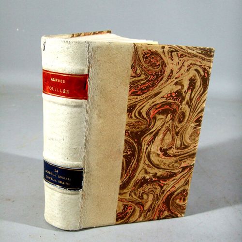 * 54.FOUILLEE（阿尔弗雷德）。当代社会科学。巴黎，Larousse，1880。8英寸，xiii，424页，奶油色半封套，书脊有四个锯齿，标题和作者部&hellip;