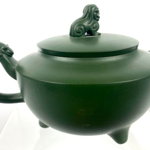 中国 收集12个宜兴石器茶壶 20世纪 高度：4至13厘米