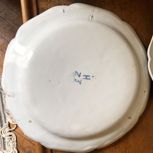 四个斯特拉斯堡陶器盘子，标有Joseph HANNONG 18世纪 直径24厘米（有些缺口