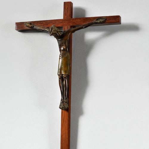 JEAN LAMBERT RUCKI (1888 1967) 紫檀木十字架和青铜基督签名 基督：高度：13厘米 宽度：12厘米 十字架：高度：21厘米 宽度：1&hellip;