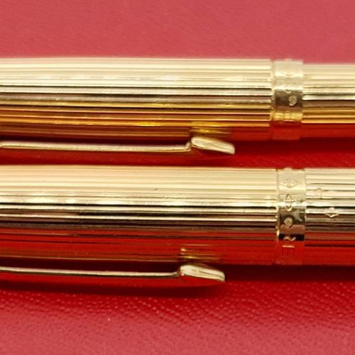 Null PARKER

Set aus Füllfederhalter und Kugelschreiber aus 18 Karat Gold mit Go&hellip;