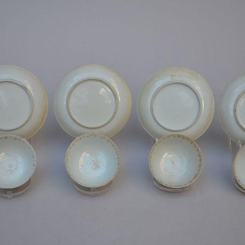 Null Quatre tasses et soutasse en porcelaine de Chine inspirée par Meissen, 18iè&hellip;
