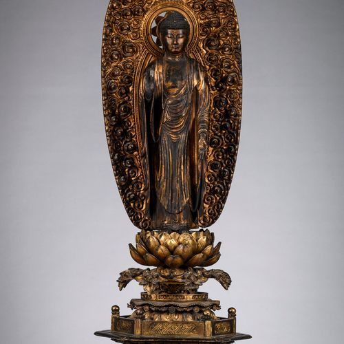 Null Bouddha japonais en bois laqué, époque Edo (total 91 cm - statue 45 cm)