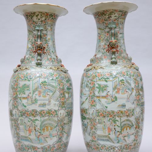 Null Une paire de grands vases Canton famille verte en porcelaine de Chine, 19iè&hellip;