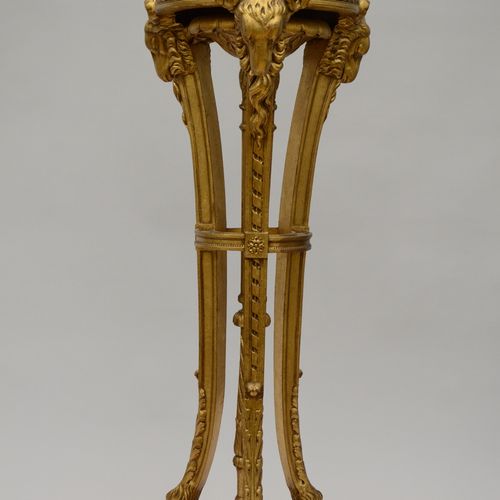 Null Une colonne en bois doré à têtes de bélier (h115cm) (*)
