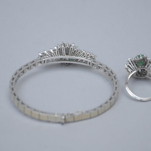 Null Bracelet et bague en or blanc sertis de diamant et d'émeraude (18 kt)