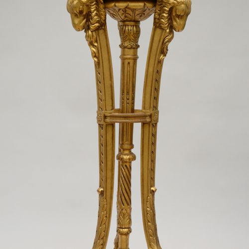 Null Une colonne en bois doré à têtes de bélier (h115cm) (*)