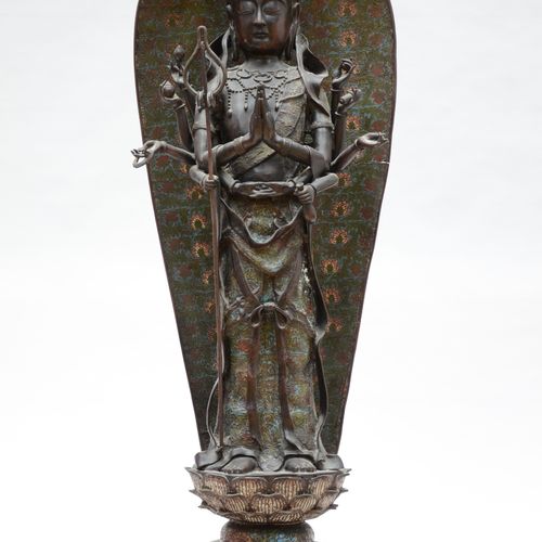 Null Une grande statue japonaise en bronze champlevé 'Kannon' (h113cm)