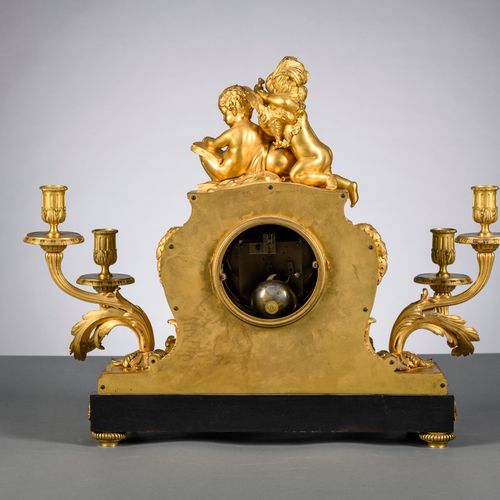 Null Pendule Louis XV en bronze doré avec socle en bois, par F. Berthoud à Paris&hellip;