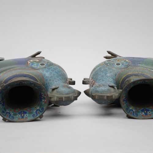Null Une paire de vases en cloisonné en forme de phenixes, Chine 19ième siècle (&hellip;