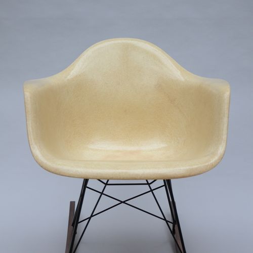 Null Herman Miller, Charles Eames off white Fiberglass (RAR) Rocker 'Rocking Cha&hellip;