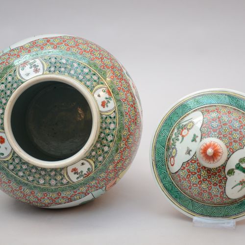 Null Potiche en porcelaine de Chine famille verte (h46cm)