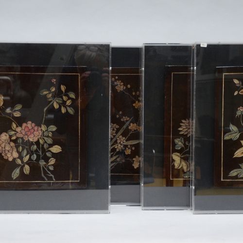 Null Cinq panneaux en laque du Coromandel 'décor floral', Chine (33x30cm)