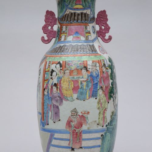 Null Vase famille rose en porcelaine de Canton 'personages', 19ième siècle (h65c&hellip;