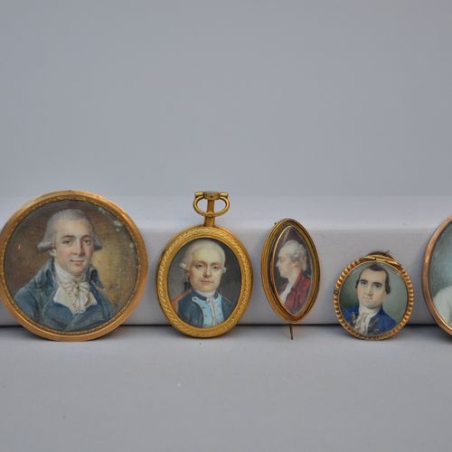 Null Lot: 6 miniatures 'portraits d'hommes' (dia 3 à 6 cm)