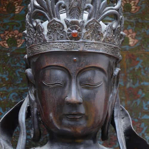 Null Une grande statue japonaise en bronze champlevé 'Kannon' (h113cm)