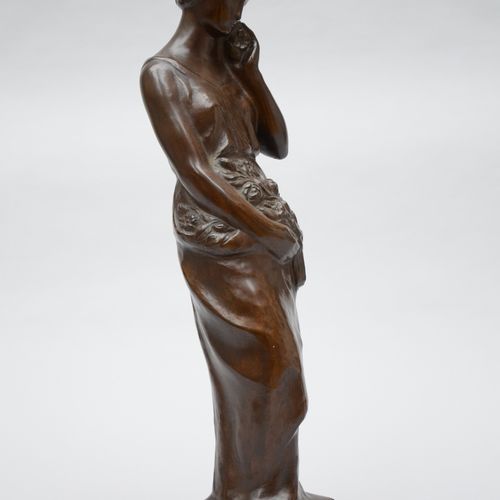 Null Leon Sarteel : sculpture en bronze 'fille portant des fleurs' ??(h52cm)