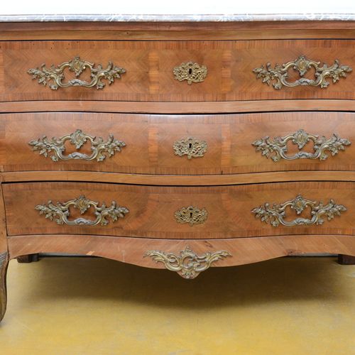 Null Commode de style Louis XV avec tablette en marbre (97x130x64cm) (*)