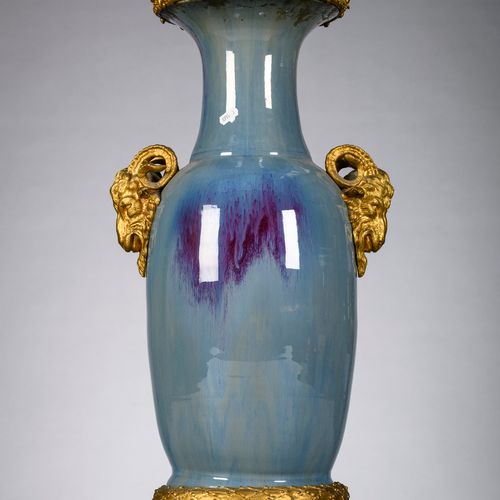 Null Vase en porcelaine de Chine flambé avec monture en bronze doré (h68 cm) (*)