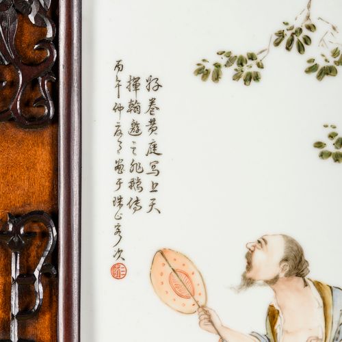 Null Une plaquette en porcelaine de Chine 'sage' (38x20cm)