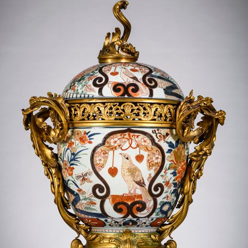 Null Potiche exceptionelle en porcelaine Imari avec monture Louis XV en bronze d&hellip;