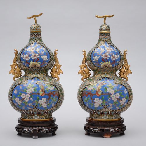 Null Une paire de vases chinois en cloisonné 'double gourde' (H29cm)