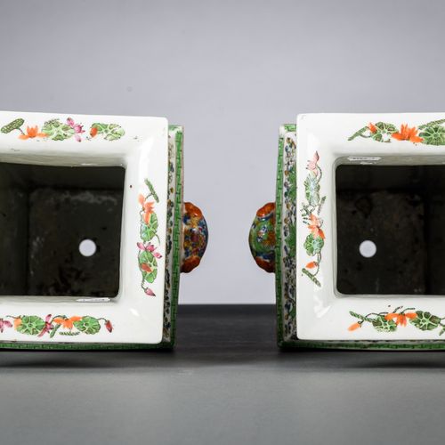 Null Une paire de vases carrés en porcelaine de Canton (h59cm) (*)