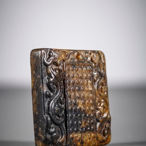 Null Une plaquette en jade chinois avec qilins et inscriptions (5.5x5.5cm)