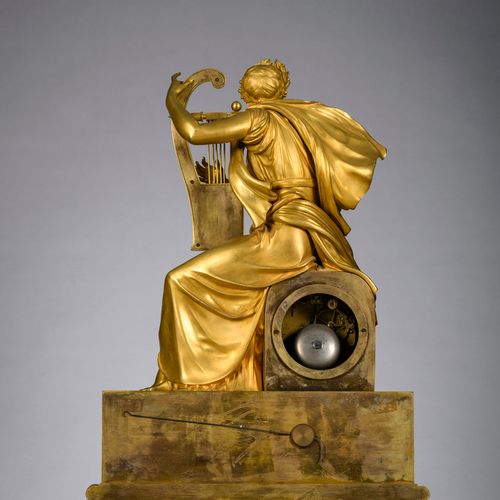 Null Pendule Empire en bronze doré (64x41x18cm)