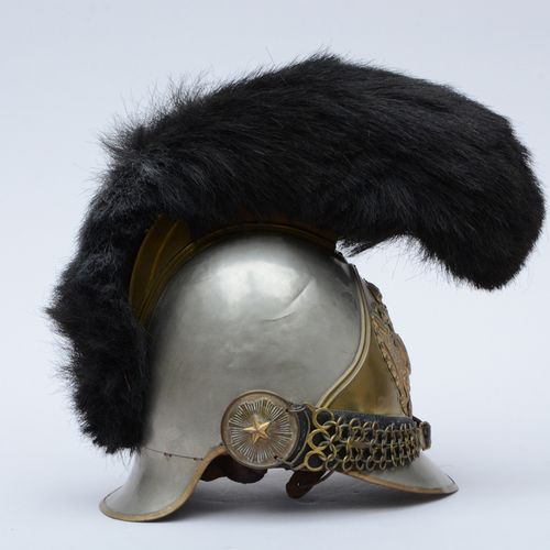 Null Un casque autrichien en metal (h32cm)