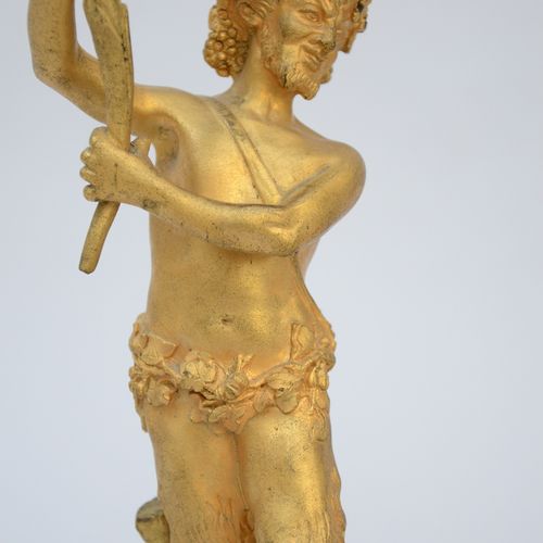Null Paire de bougeoirs en bronze doré et marbre 'satyres', 19ième siècle (h48cm&hellip;