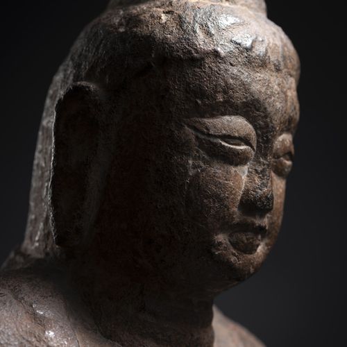 Null Chine, dynastie TangH. 29 (33) cmLe buste de Bouddha est drapé d'un jupon e&hellip;