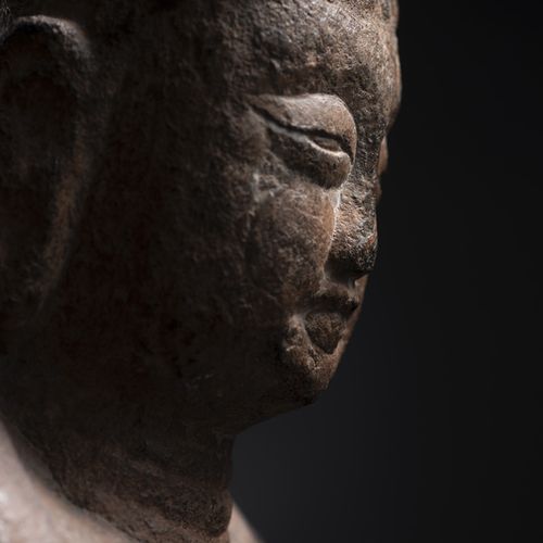 Null Cina, dinastia TangH. 29 (33) cmIl busto del Buddha è drappeggiato con una &hellip;