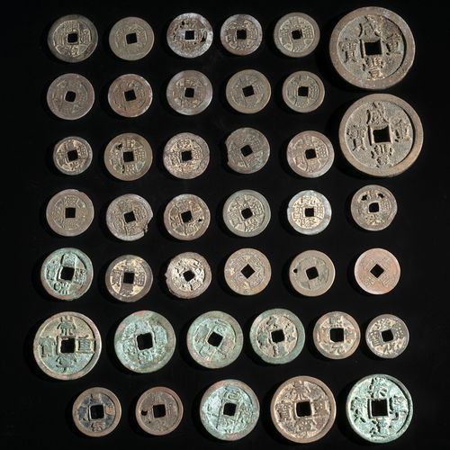 Null China, Qing dynasty and earlierD. 2,1 - 4,5 cmRound coins made of copper or&hellip;