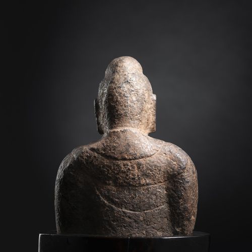 Null China, dinastía TangH. 29 (33) cmEl busto de Buda está cubierto con una ena&hellip;
